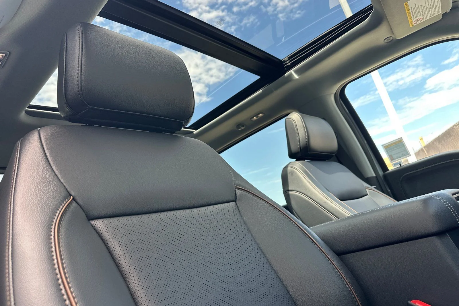 New 2026 Glacier Gray Metallic Tri-Coat Ford F-250® Lariat® image 15