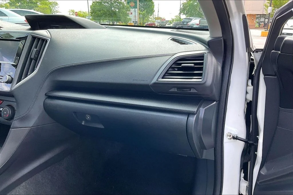 Used 2022 White Subaru Base image 18