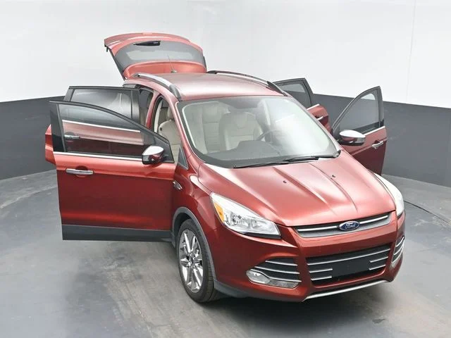 Used 2016 Orange Ford SE image 46