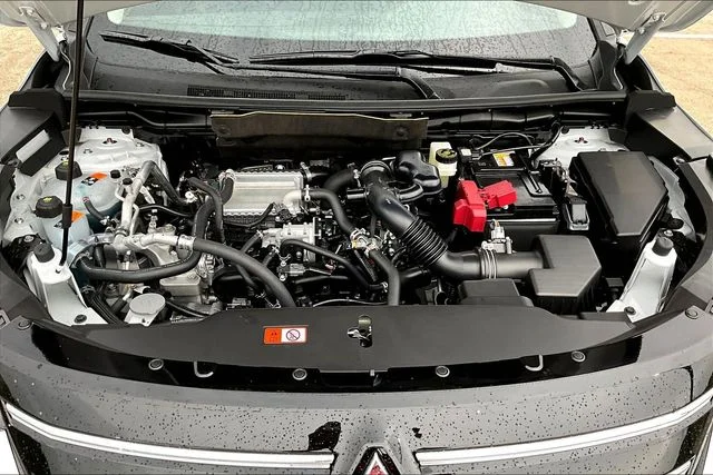 New 2026 White Mitsubishi SE image 12