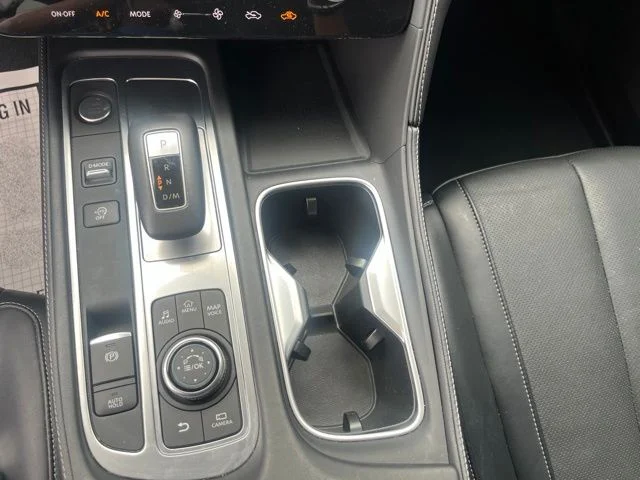 Used 2023 White INFINITI LUXE image 18