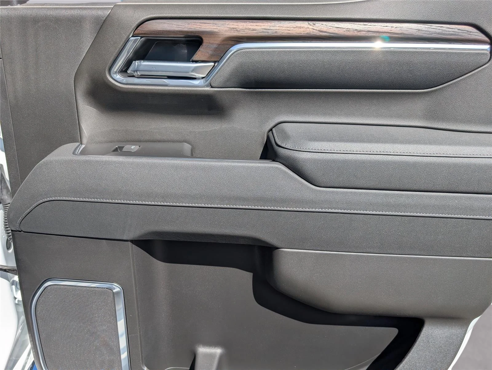 New 2026 Summit White GMC SLT image 21