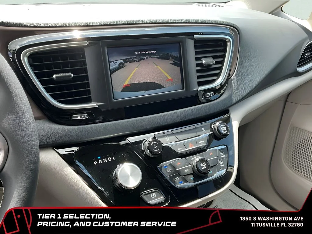 Used 2023 White Chrysler LX image 25