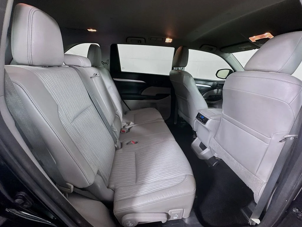 Used 2014 Black Toyota LE Plus V6 image 34