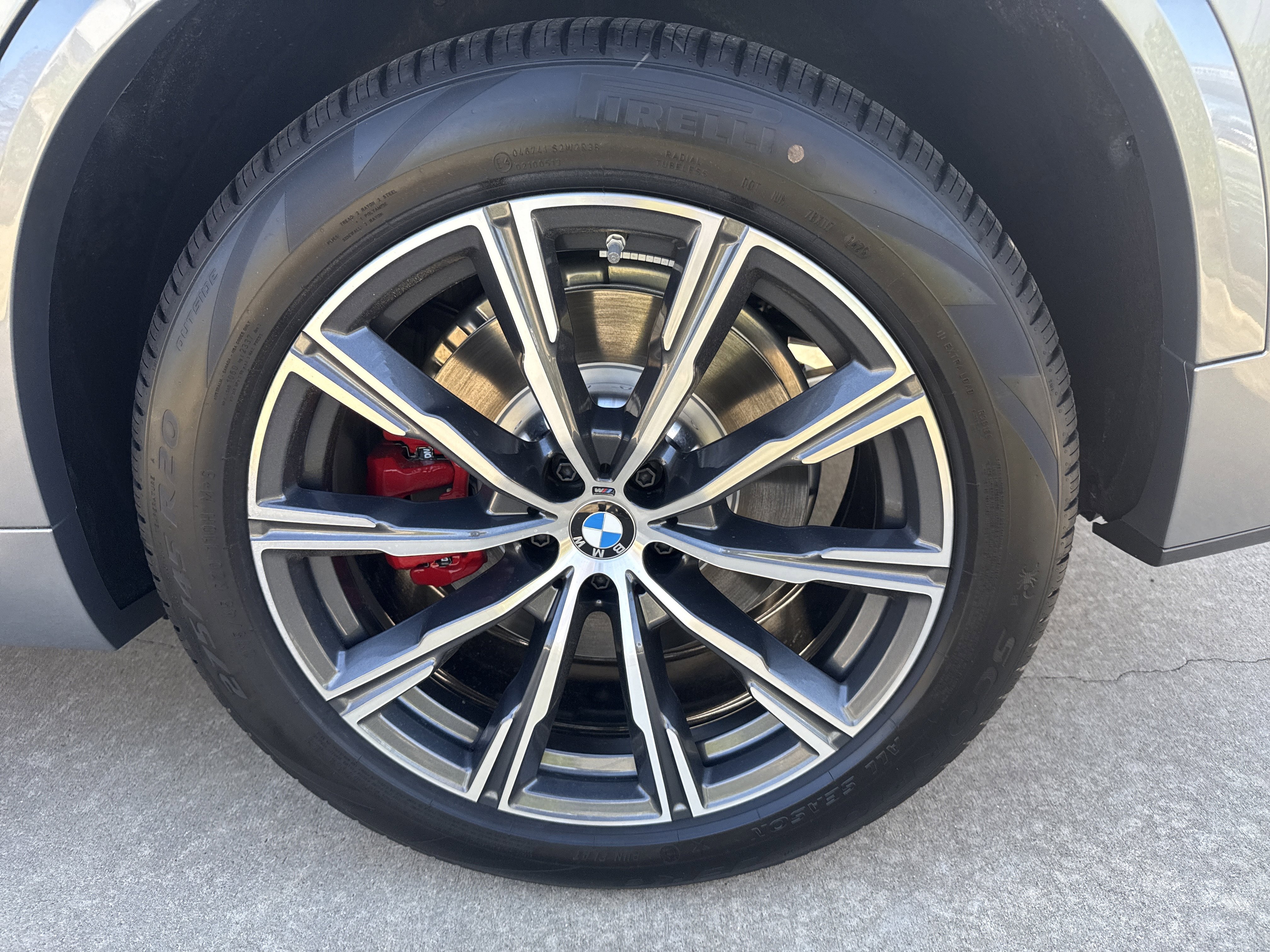 New 2026 0C4W Skyscraper Grey Metallic BMW xDrive50e image 30