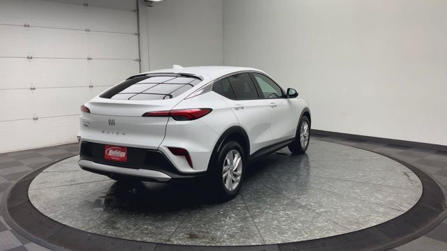 Used 2025 Summit White Buick Preferred image 35