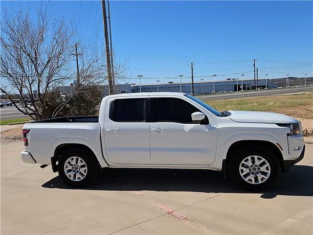 Used 2024 White Nissan SV (A9) 4x2 Crew Cab 5 ft. box 126 in. WB image 5