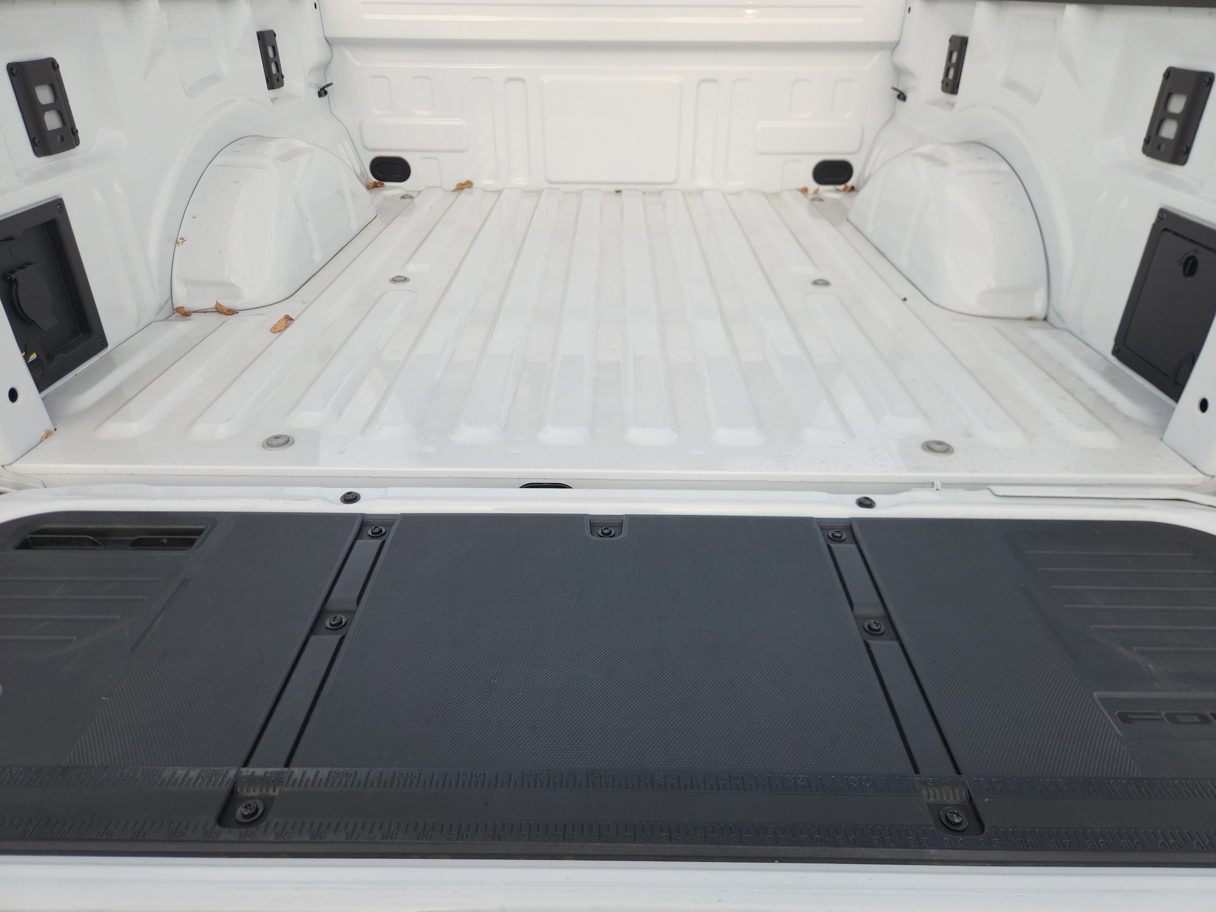 New 2025 Oxford White Ford XLT image 21