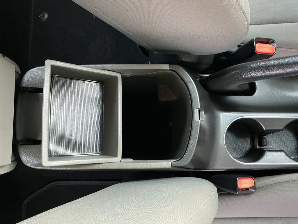 Used 2015 Silver Kia LX image 27