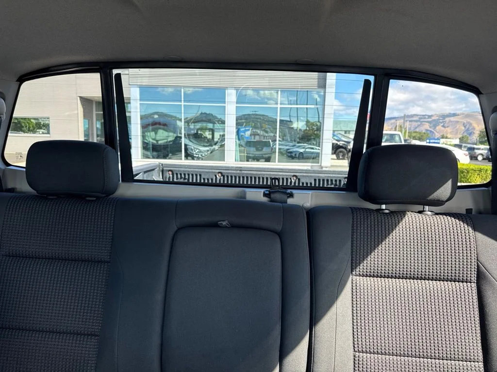 Used 2010 Silver Nissan SE image 31