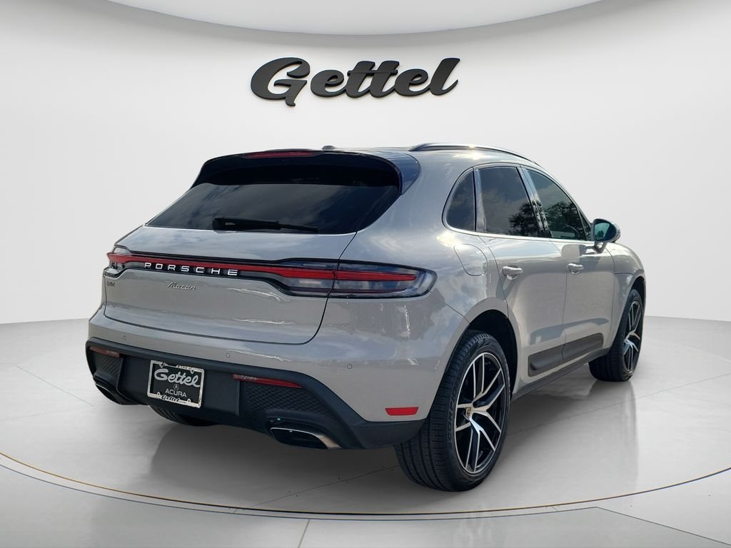 Used 2025  Porsche Base image 5