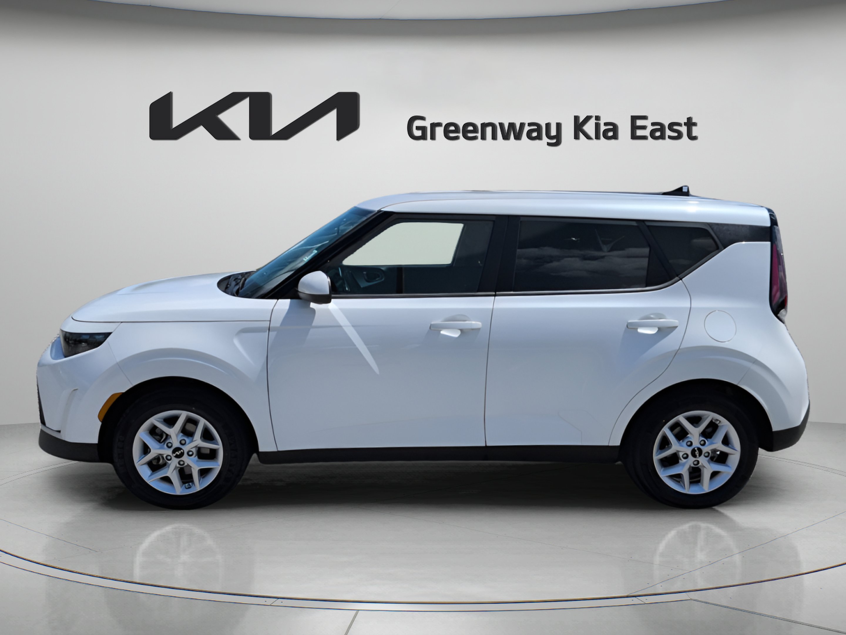 Certified Used 2023 Snow White Pearl Kia LX image 9