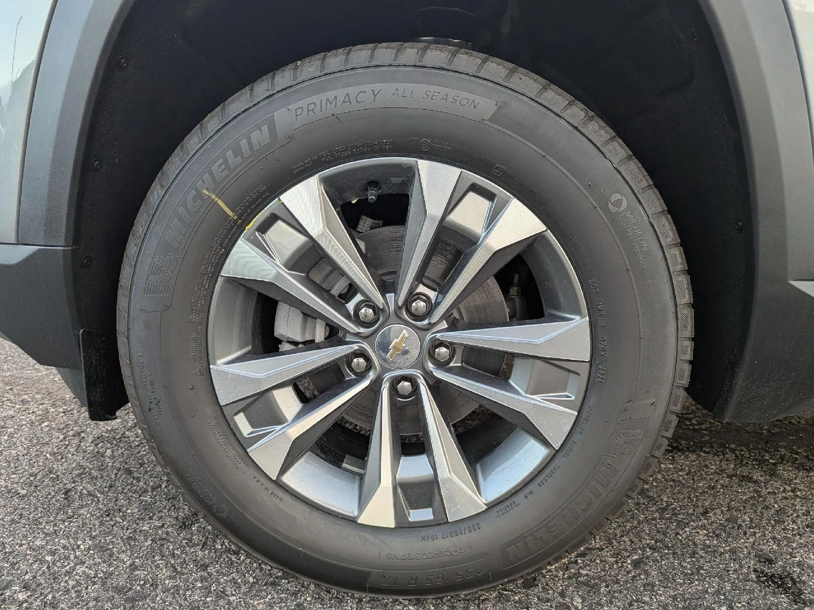 New 2027 Sterling Gray Metallic Chevrolet LT image 34
