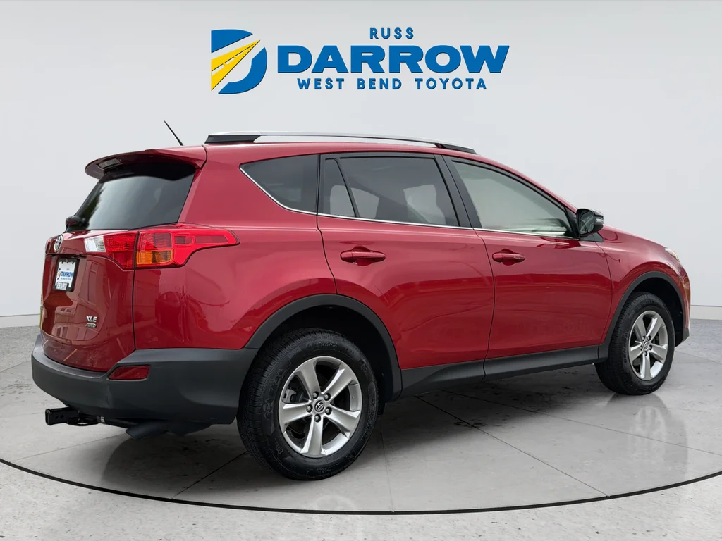 Used 2015 Red Toyota XLE image 10