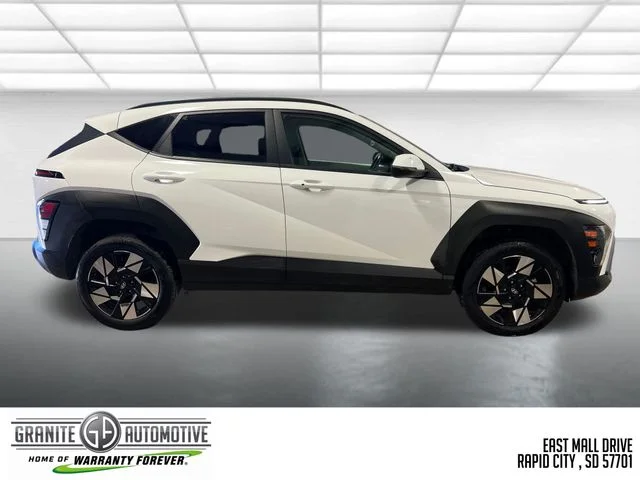 Used 2025 White Hyundai SEL image 7