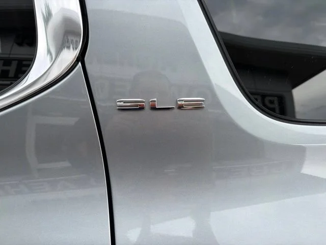 Used 2023 Sterling Metallic GMC SLE image 11