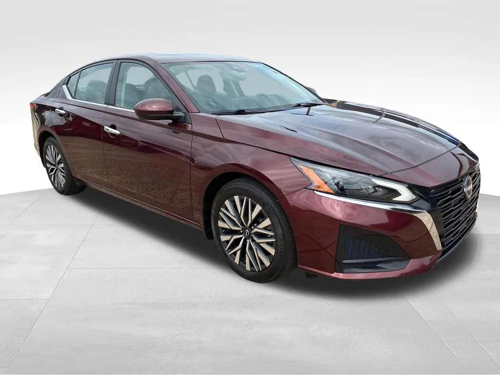 Used 2024 Red Nissan 2.5 SV image 8