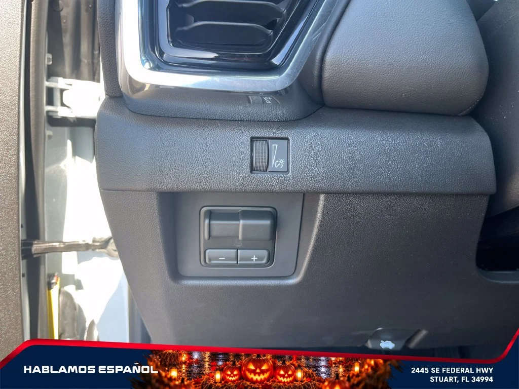 New 2026 Summit White GMC Elevation image 24