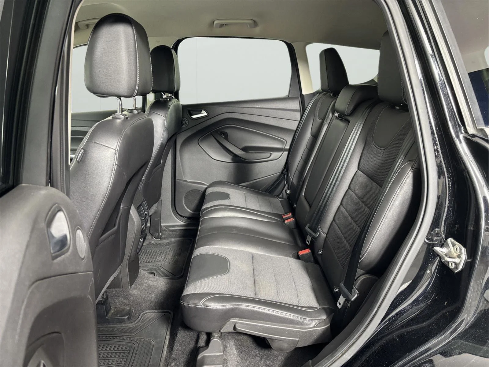 Used 2016 Shadow Black Ford SE image 15