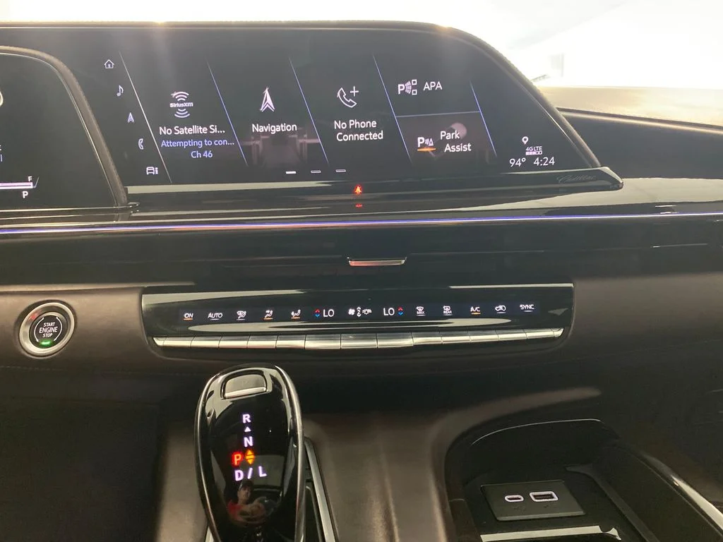 Used 2021 White Cadillac Sport Platinum image 23
