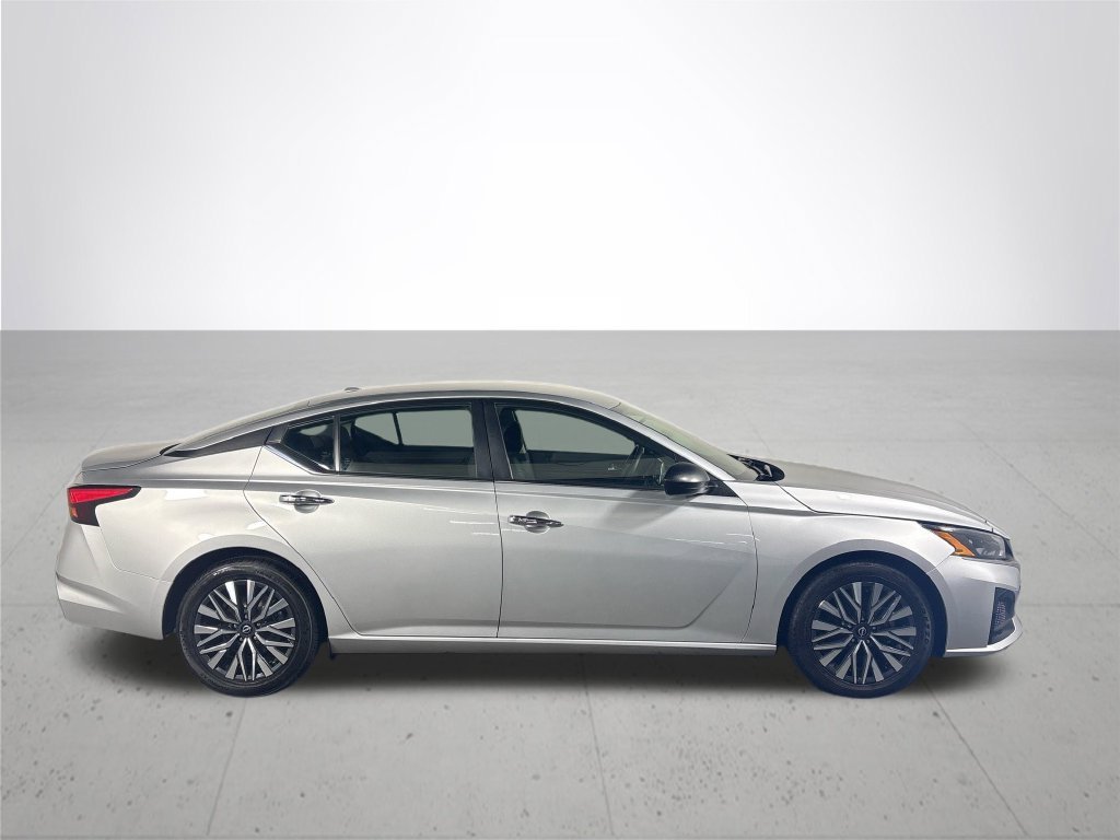 Used 2024 Silver Nissan 2.5 SV image 5