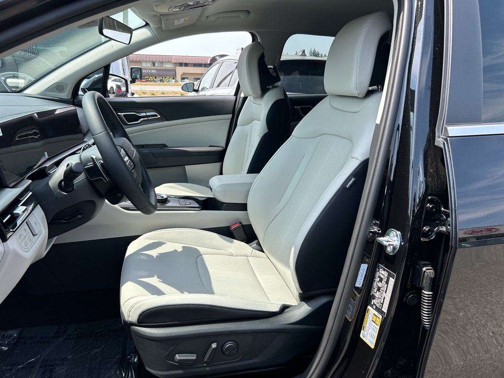 New 2027 Fusion Black Kia EX image 11