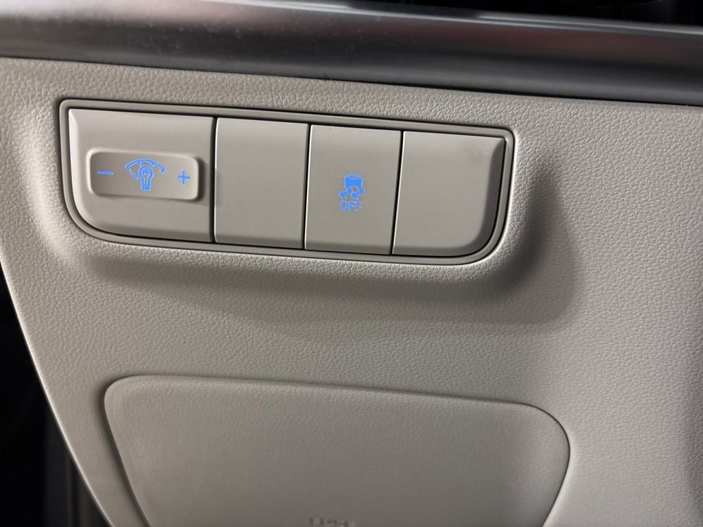 Certified Used 2025 Gray Hyundai SE image 10