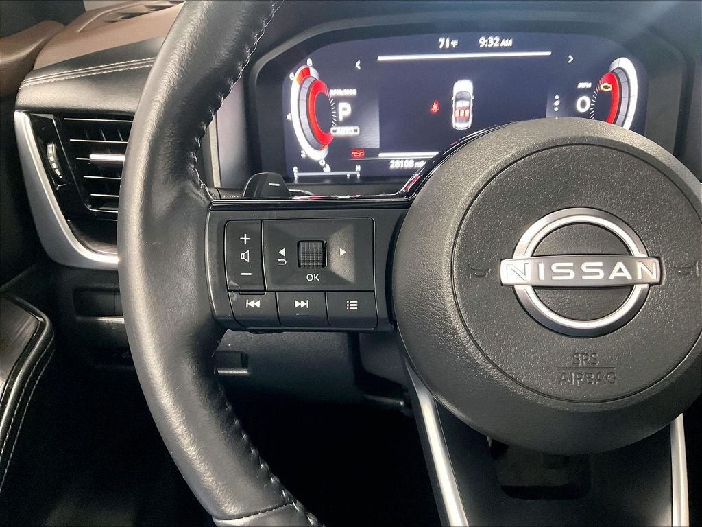 Used 2023 Gold Nissan Platinum image 23