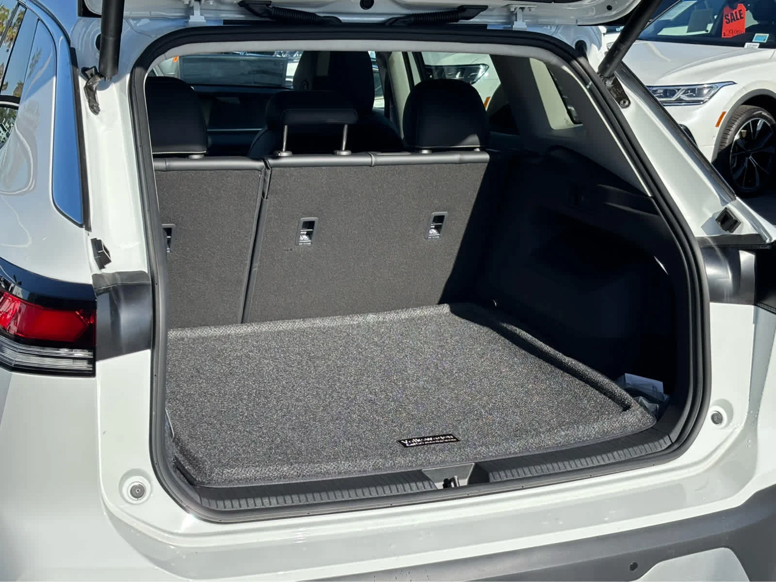 New 2026 PURE WHITE Volkswagen SE image 9