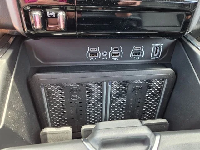 New 2026 Molten Red Pearl-Coat Exterior Paint RAM Laramie image 21
