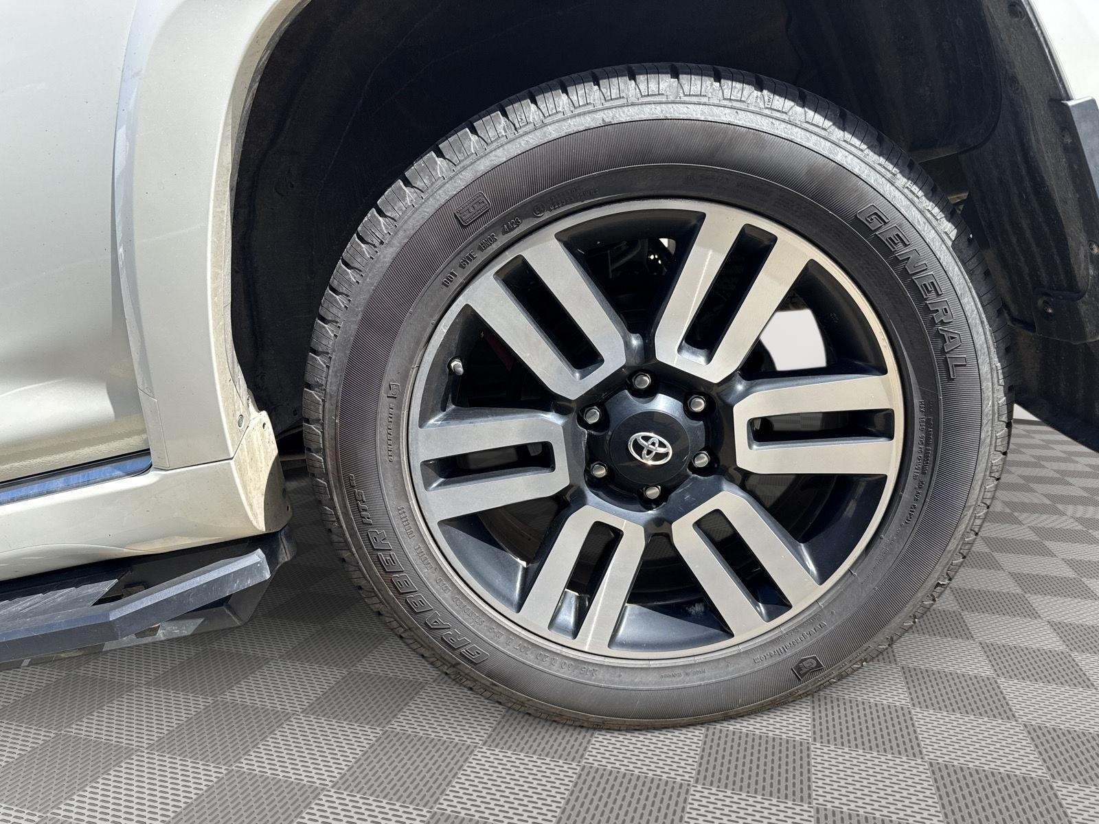 Certified Used 2019 Blizzard Pearl Toyota Limited image 19