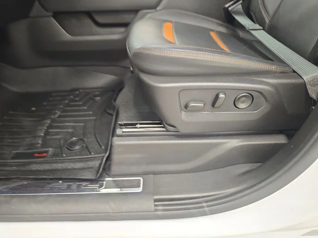 Used 2025 Summit White GMC AT4 image 36