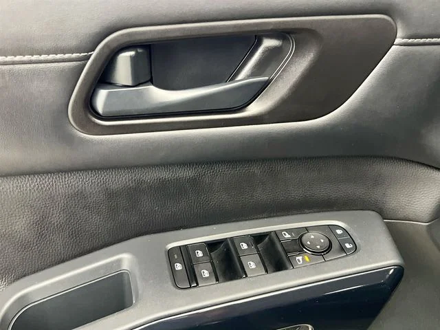 2025 Nissan Pathfinder SV - Photo 23