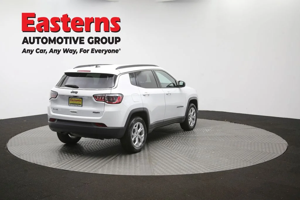 Used 2024 White Jeep Latitude image 35