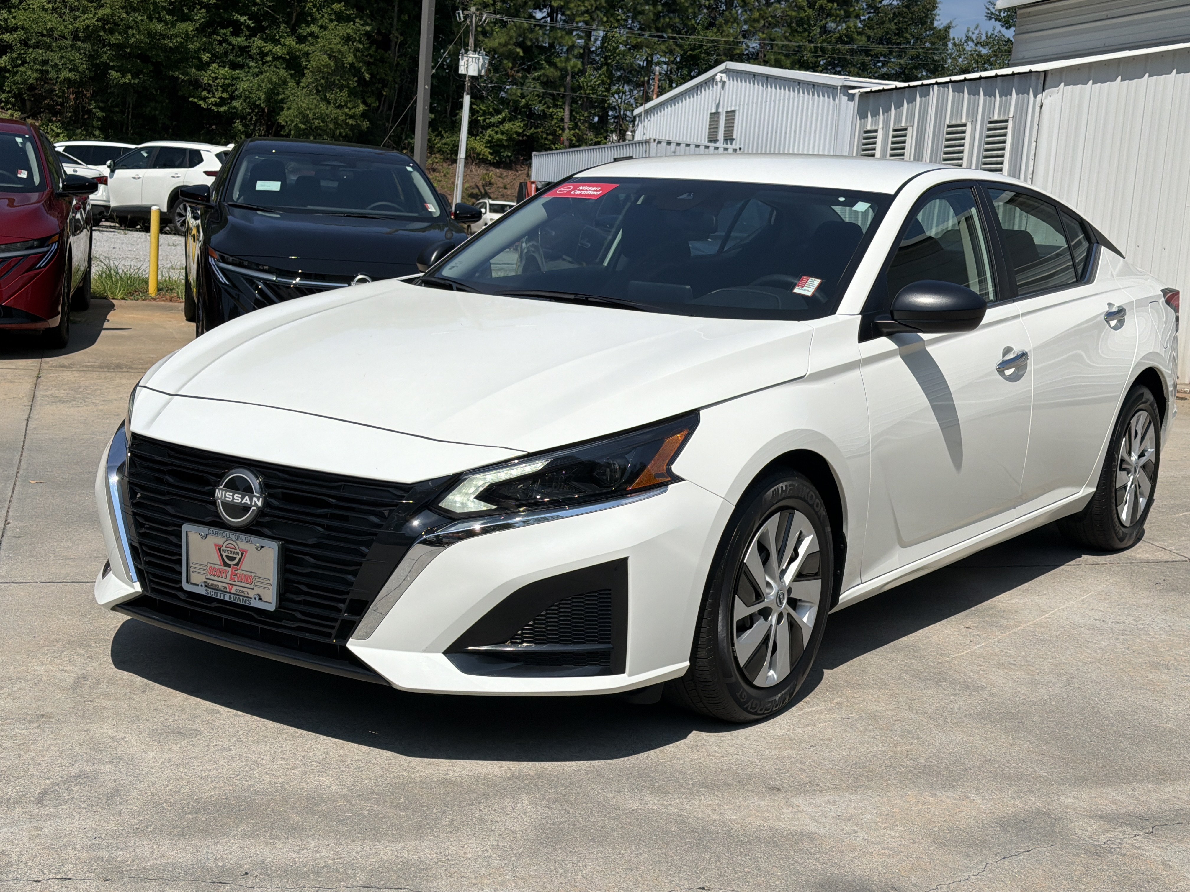 Certified Used 2025 Glacier White Nissan S image 4
