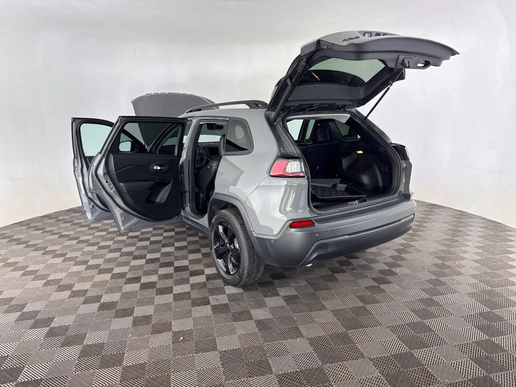 Used 2023 Gray Jeep Altitude image 18