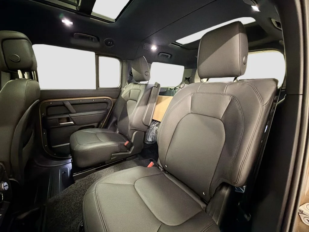New 2026 Gondwana Stone Metallic Land Rover X-Dynamic SE image 25