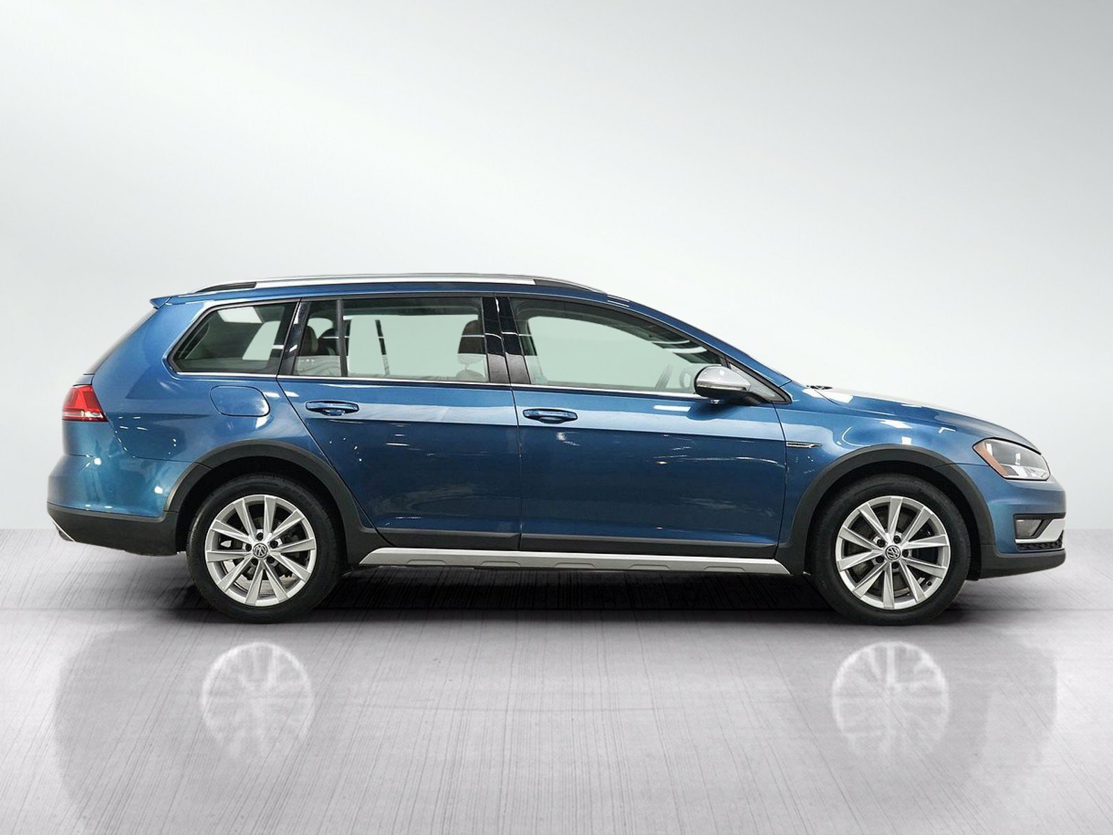 Used 2017 Silk Blue Metallic Volkswagen TSI SE image 7
