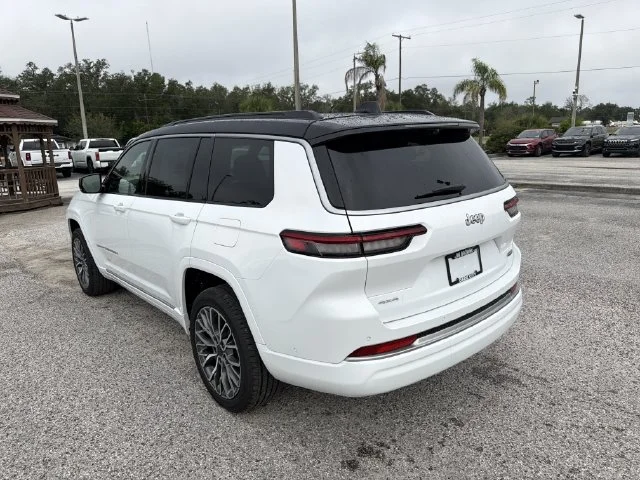 New 2027 Bright White Clear-Coat Paint Jeep Summit image 6