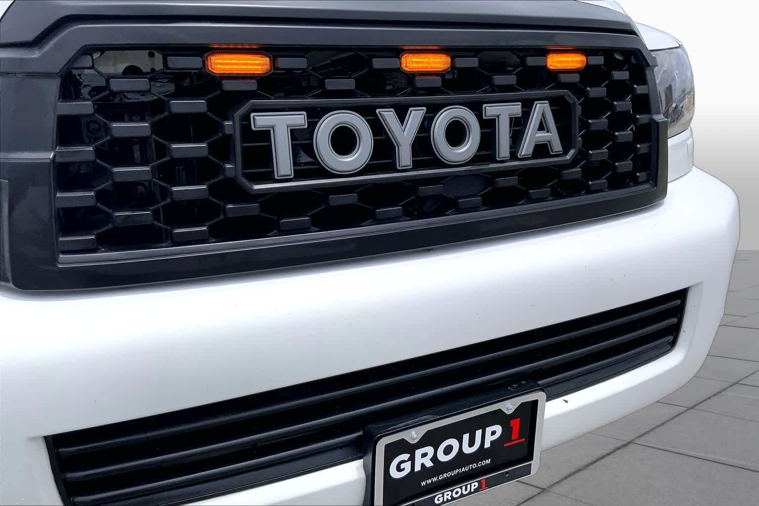 Used 2015 Super White Toyota SR5 image 28