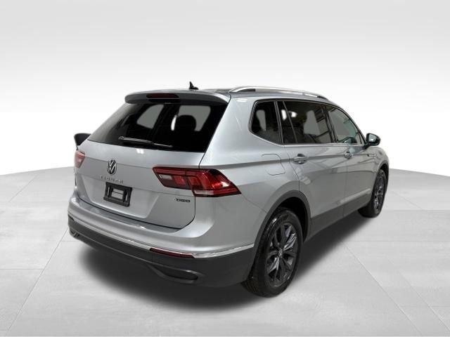 Certified Used 2022 Silver Volkswagen 2.0T SE image 7