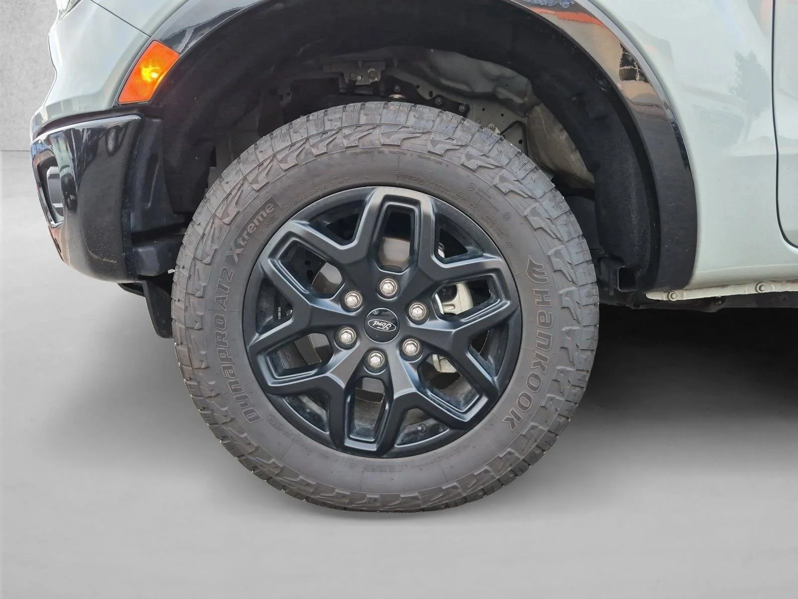 Used 2022 Cactus Gray Ford LARIAT image 14