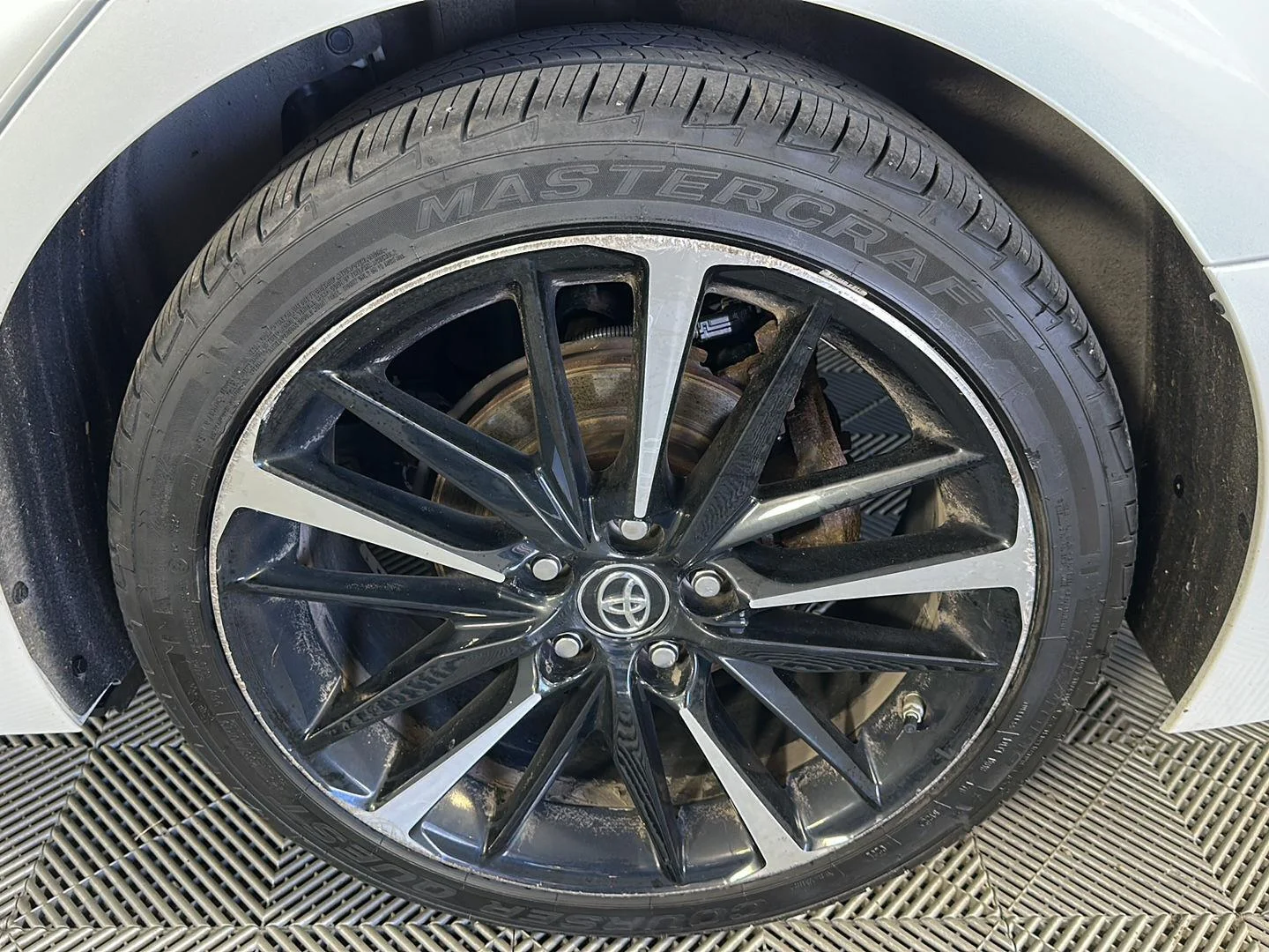 Used 2018 Pearl Toyota XSE image 9