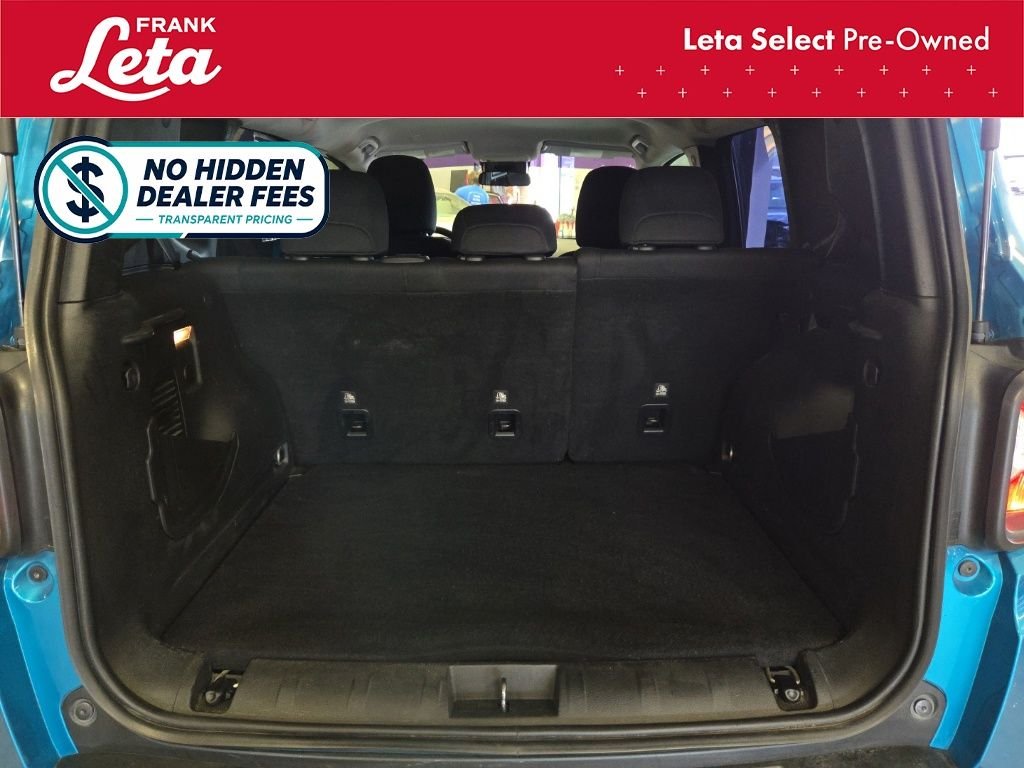 Used 2020 Bikini Metallic Clearcoat Jeep  image 23