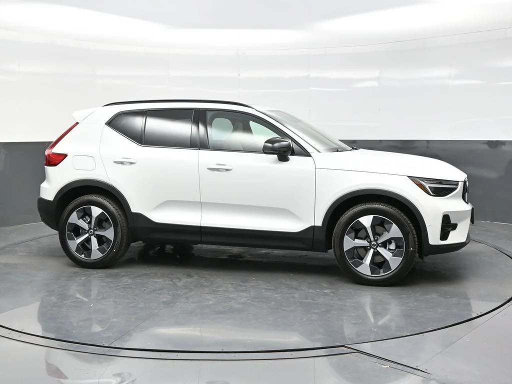 New 2026 Crystal White Volvo Plus image 8