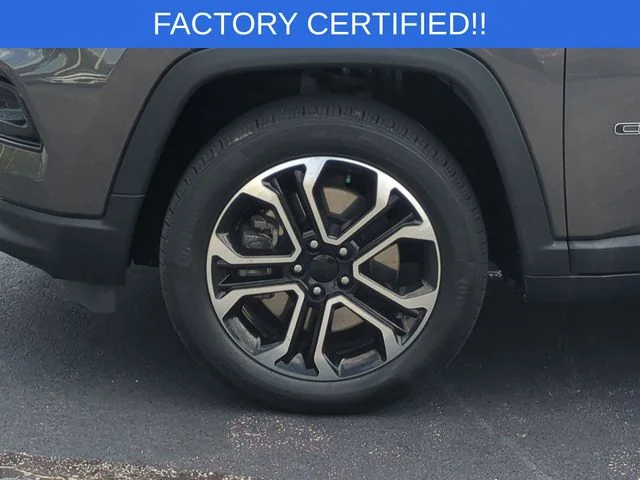 Used 2024  Jeep Limited image 10