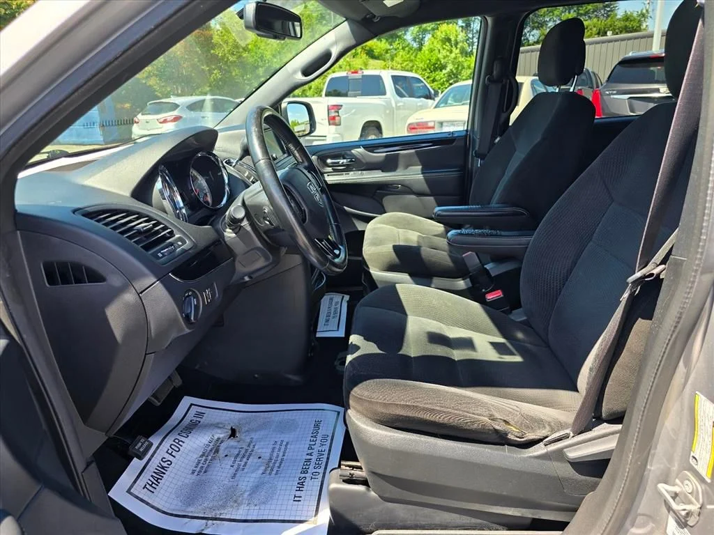 Used 2017 Silver Dodge SE Plus image 11
