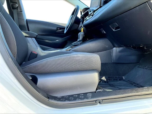 Used 2025 White Toyota LE image 34