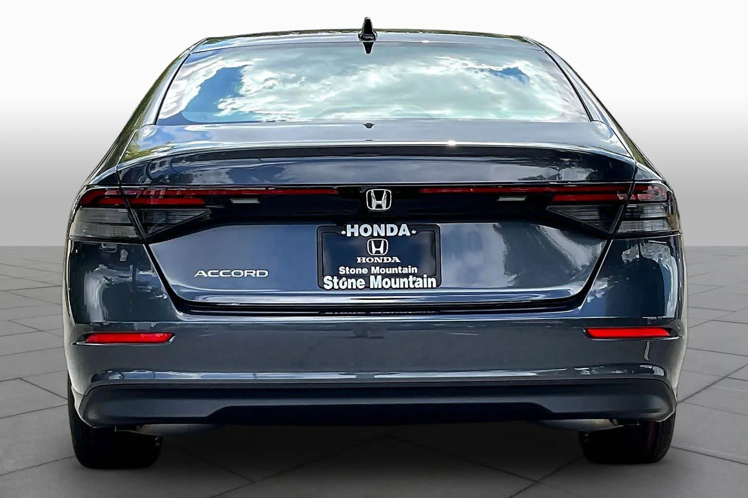 New 2026 Meteorite Gray Metallic Honda SE image 4
