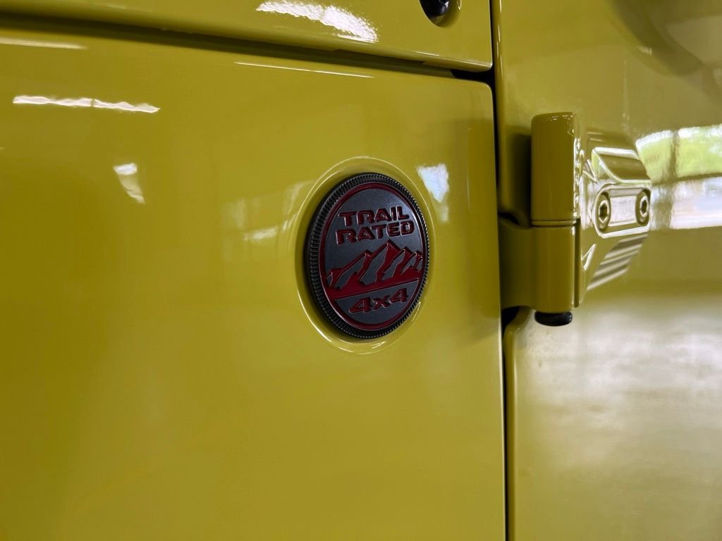 Used 2023 High Velocity Clearcoat Jeep Rubicon image 12